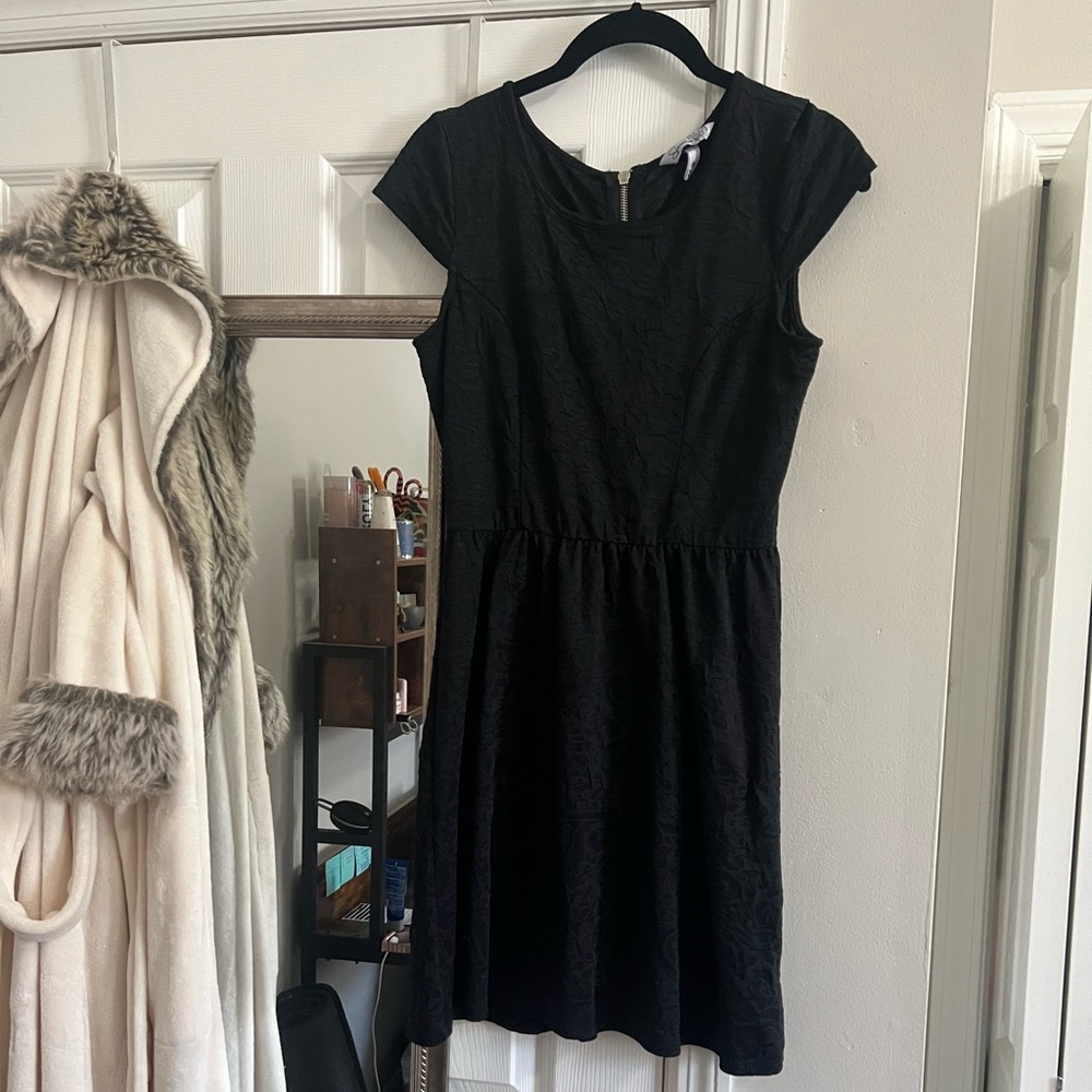 Black short sleeve dress
